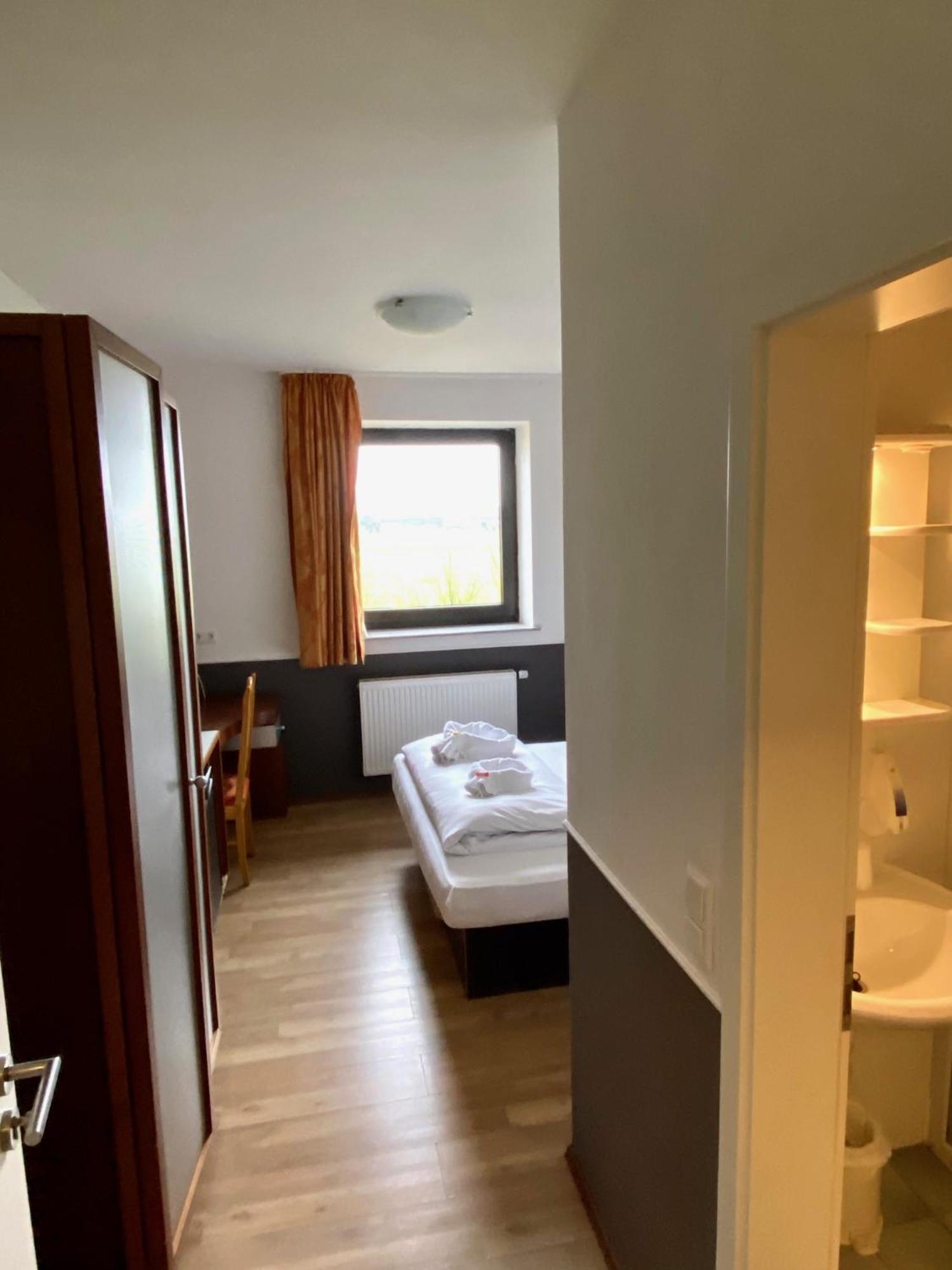 Hotel Castellana Lessien Esterno foto