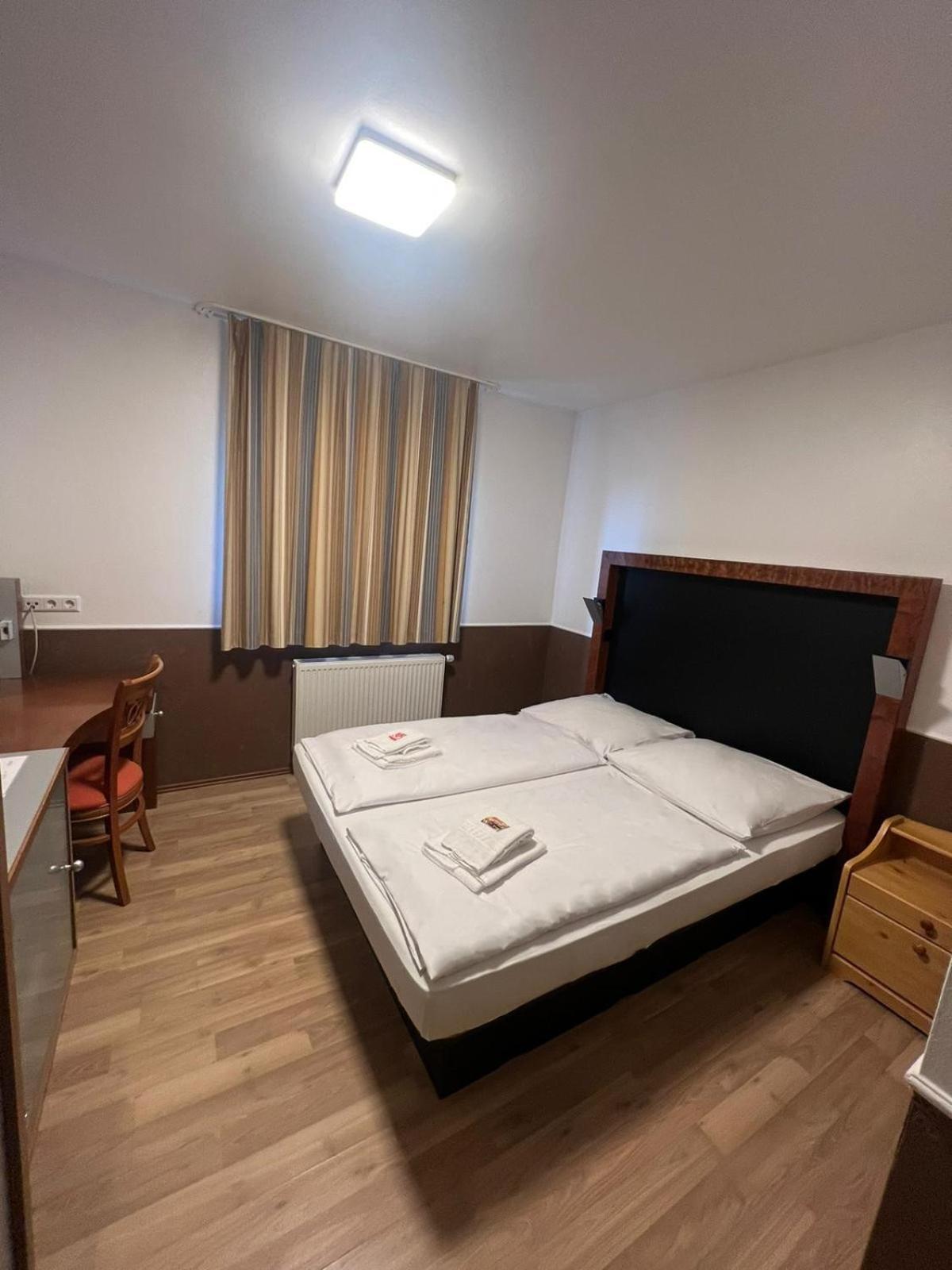 Hotel Castellana Lessien Esterno foto