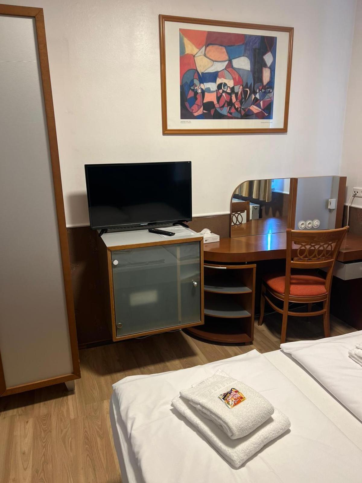 Hotel Castellana Lessien Esterno foto